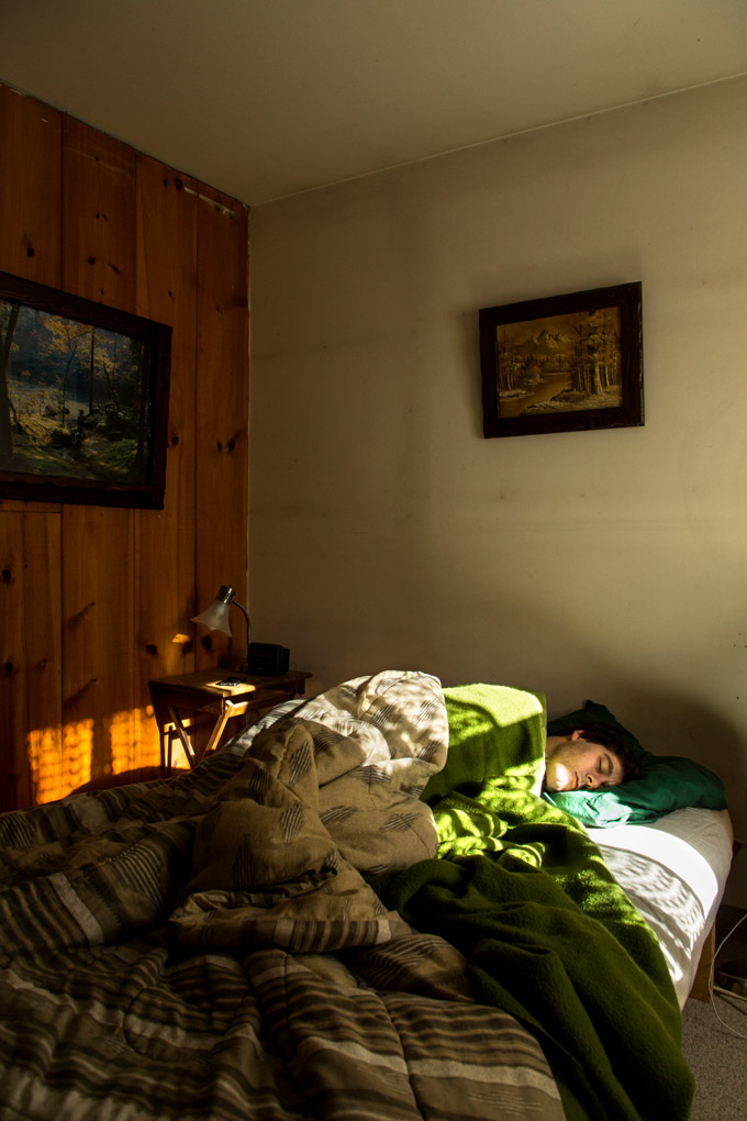 Cozy morning light, Stratton, Vermont, USA, green, sunrise, sleep, sleeping beauty, contrast, shadows, portrait, sleeping portrait, Mercedes Noriega, Mercedes Noriega Photography