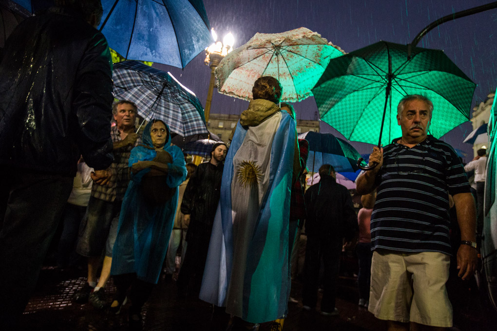 Nisman, Marcha del silencio, fiscal Nisman, justice, law, silentmarch, photojournalism, socialchange, democracy, visualstorytellers, stellerstories, socialprotest, protest, southamerica, umbrellas, umbrellaprotest, buenosairesphoto