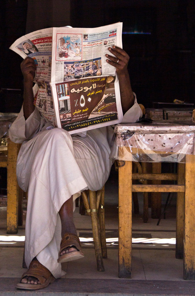 Aswan, Egypt, Nile River, street photography, newspaper, news, coffee, morning coffee, culture, ancient culture, Mercedes Noriega, Mercedes Noriega Photography