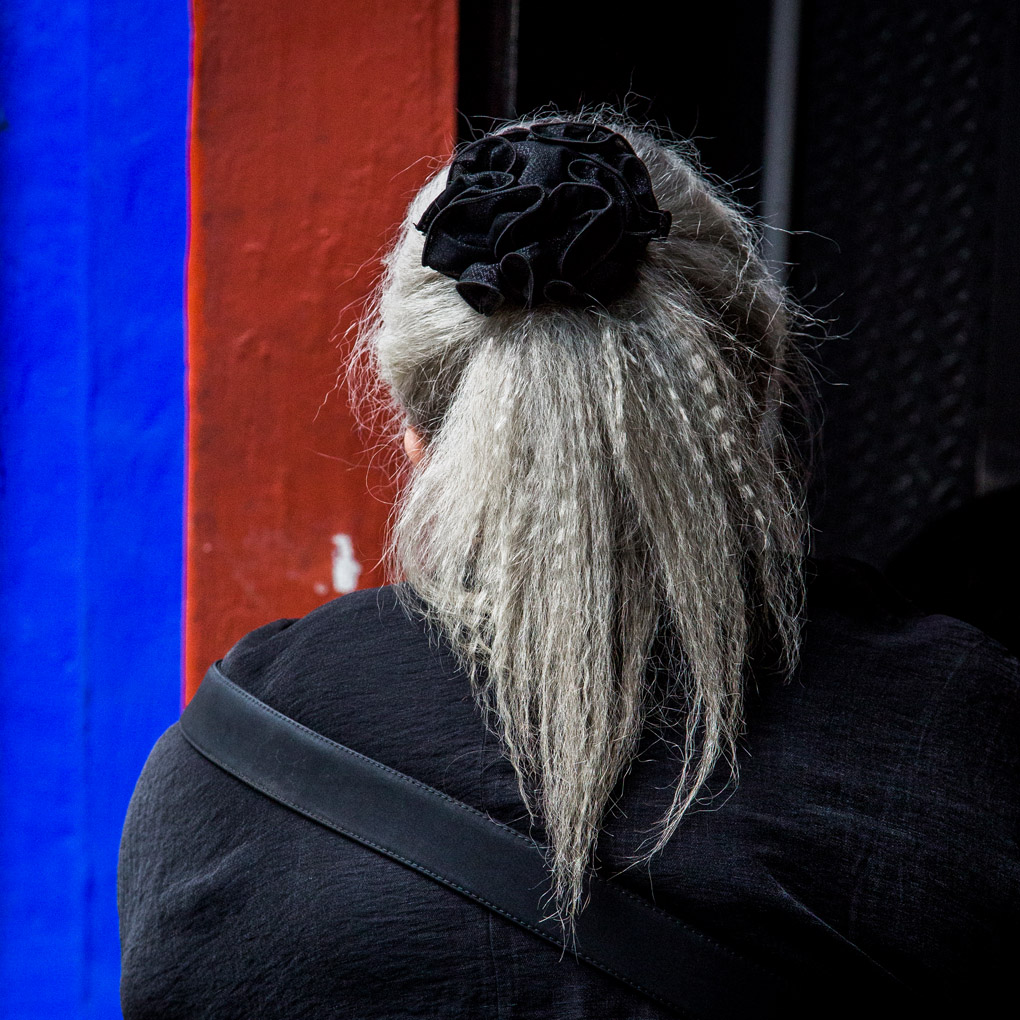 street photography, pony tail, frizzy hair, frizz, style, white hair
