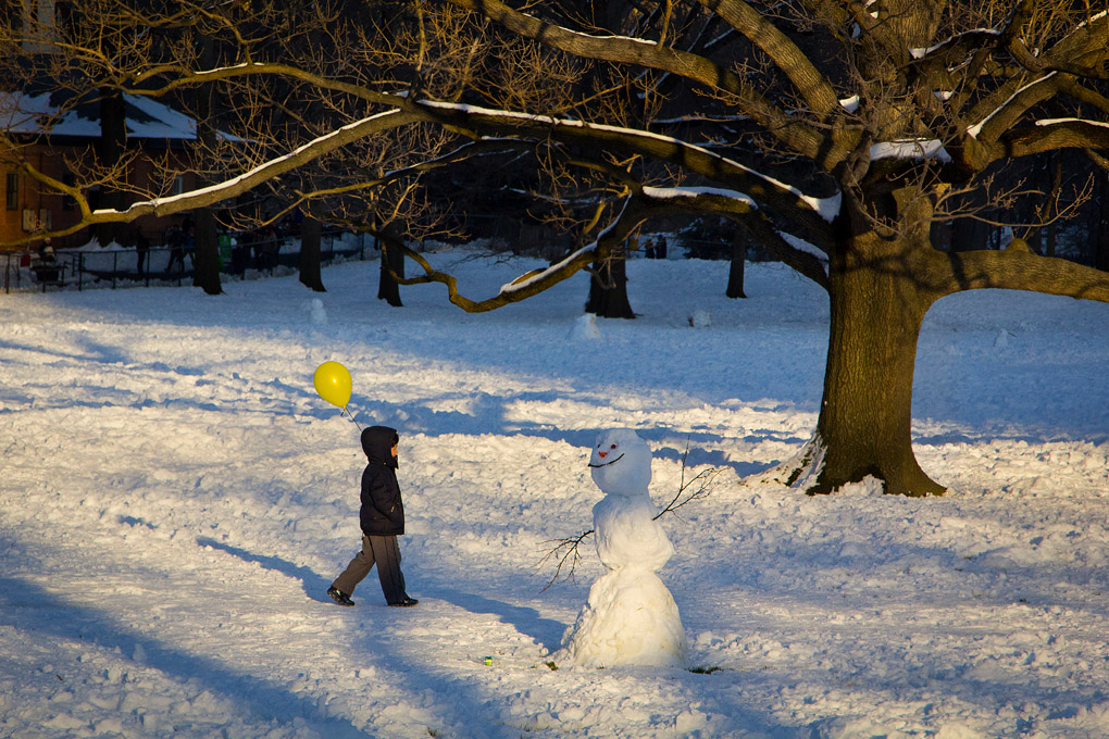 street photography, yellow baloon, children, central park