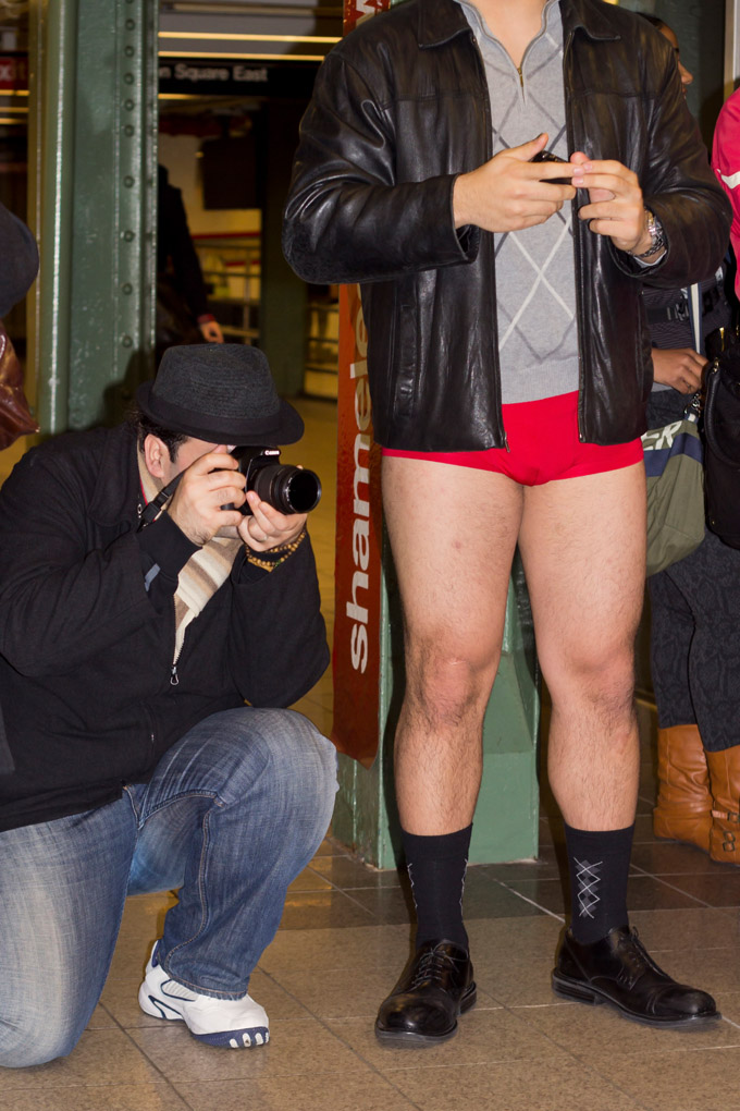 street photography, No pants day, subway, NY, photograher, paparazzi, Mercedes Noriega, Mercedes Noriega Photography
