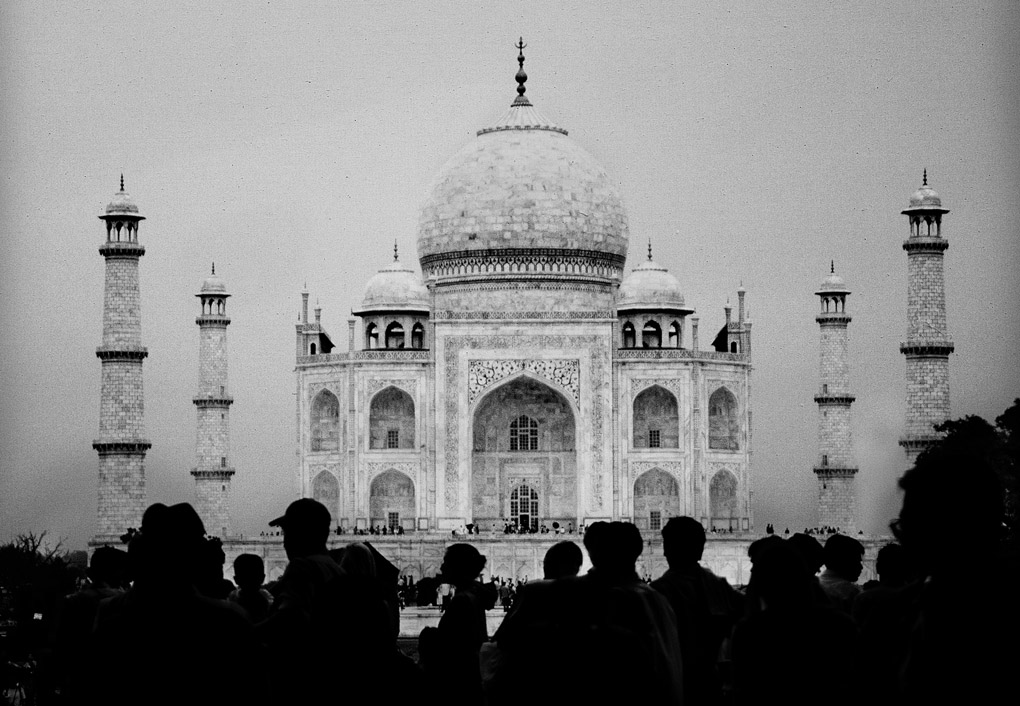 Taj Mahal, Agra, India, Mumtaz Mahal, love, ivory-white marble mausoleum, street photography, black and white, film photography, jewel of Muslim art in India, masterpiece, architecture, UNESCO, UNESCO World Heritage Site Taj Mahal, Mercedes Noriega, Mercedes Noriega Photography