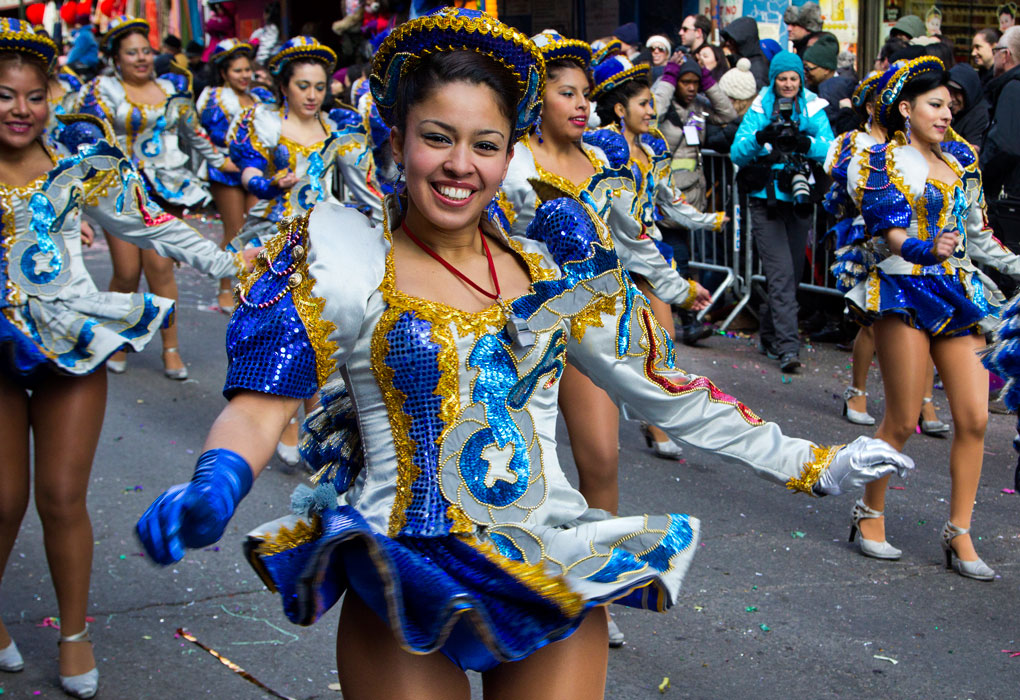 Feel the rhythm of the Crowd, chinese new year, parade, dance, dance crew, blue dancers, conga, dancers portrait, street photography, Mercedes Noriega, Mercedes Noriega Photography