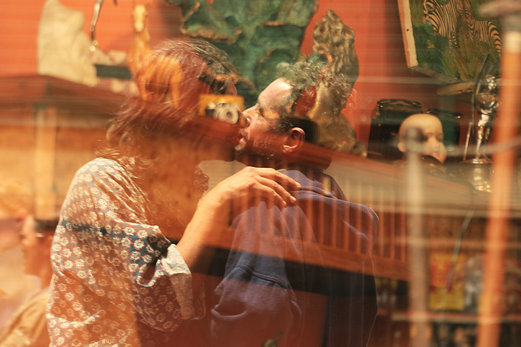 street photography, Santelmo, reflection, window, lovers, haters, dolls, antiques, camera, photography, street photography, Mercedes Noriega, Mercedes Noriega Photography
