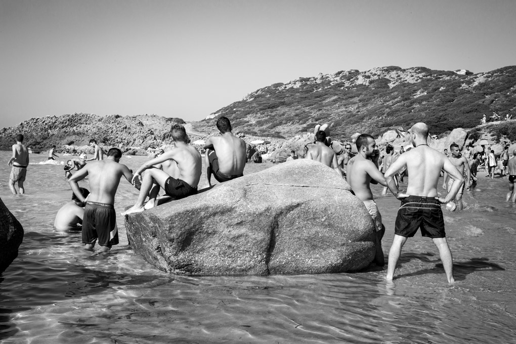 Men Oasis, La Magdalena, Sardinia, black and white, man, men, ricks, beach, rest, play, street photography