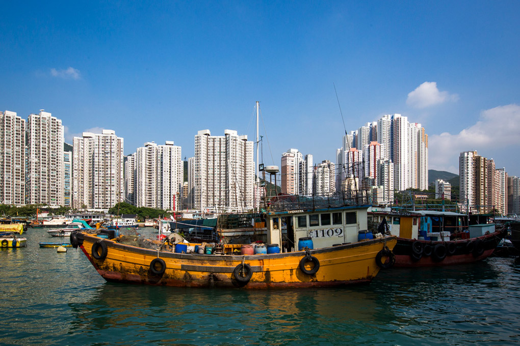Aberdeen Harbour, Hong Kong, boat, tanka people, floating, people living on boats village, fish, fishing industry, city, old boats, Mercedes Noriega, Mercedes Noriega Photography, street photography, floating village, float, everyday in Hong Kong