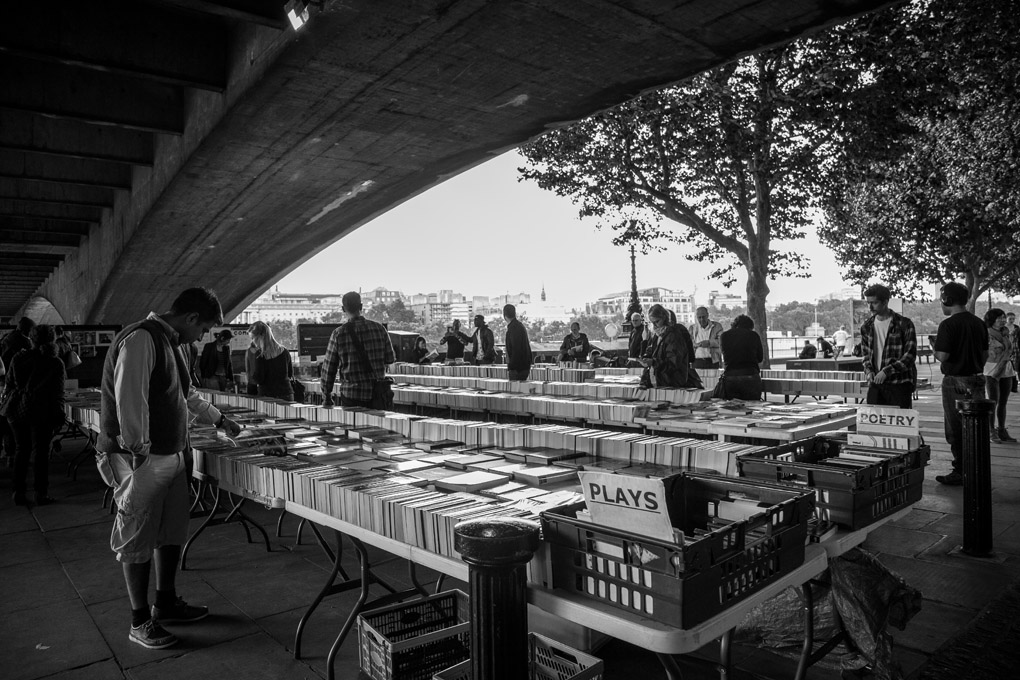 Westminster, London, UK, books, books under a bridge, Mercedes Noriega, Mercedes Noriega Photography, Westminster, London, UK, books, books under a bridge, street Photography, outdoor library, vintage, sale, books for sale, Britain style, streets,