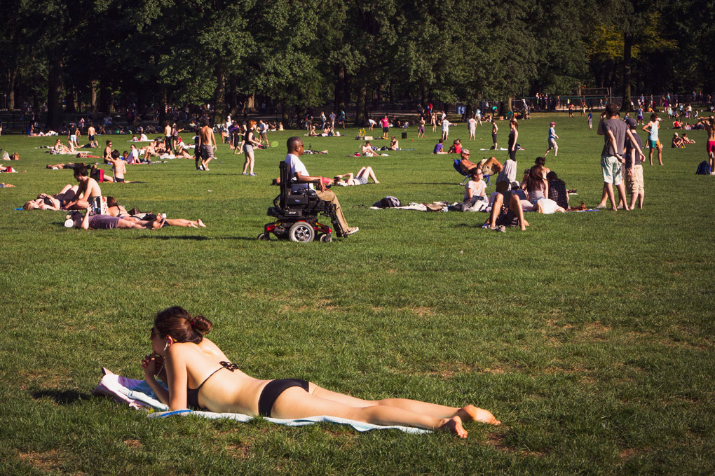 street photography, summer in the city, park, rest, wheelchair, green, summer in new yok