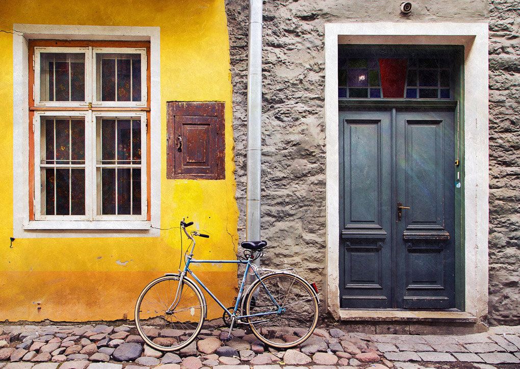 Tallinn, Estonia, bicycle, street photography, door, blue door, yellow wall, street, urbanscape, old village, romantic, Mercedes Noriega, Mercedes Noriega Photography