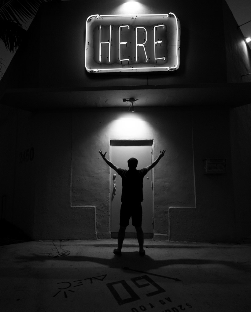 HERE, sign, Wynwood, Miami, USA, here, sign, alone, omnipotent, power, strong, I am here, presence, black and white, Mercedes Noriega, Mercedes Noriega Photography